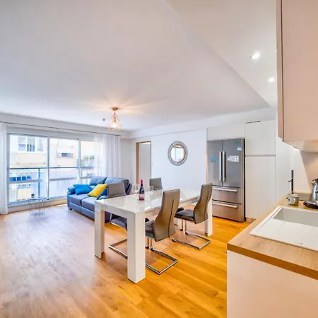 4ch, 110m2, Parking Gratuit, Pau-centre דירה